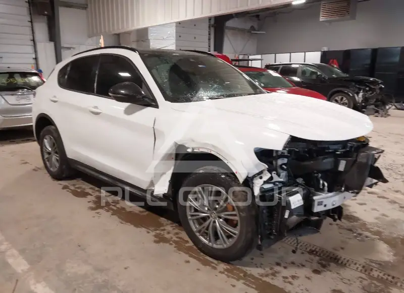 2024 Alfa Romeo Stelvio photo