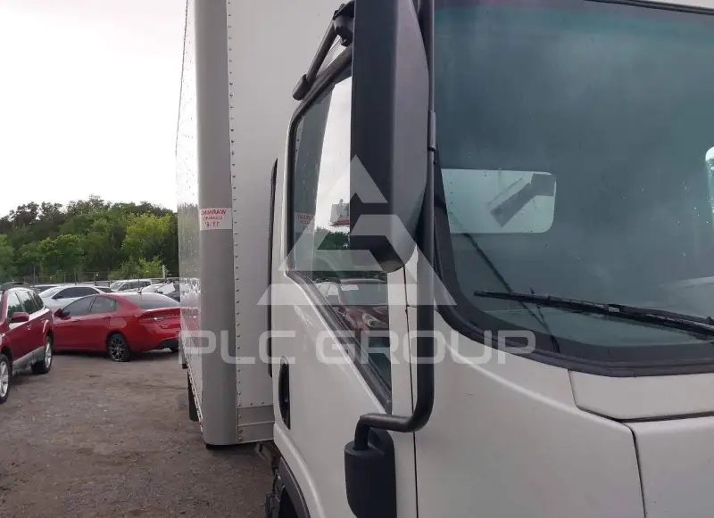 2024 Isuzu NPR фото