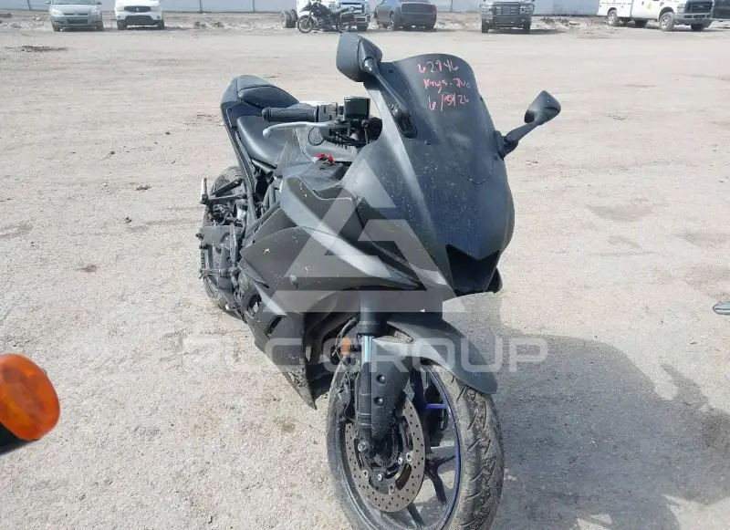 2024 Yamaha YZFR3 photo
