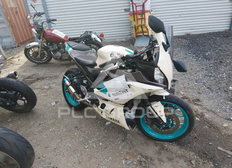 2024 Yamaha YZFR3 фото