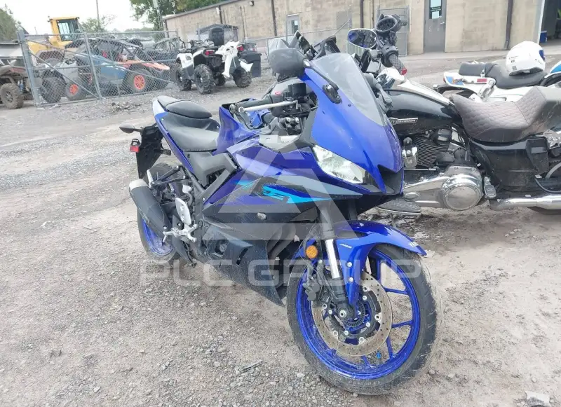2024 Yamaha YZFR3 photo