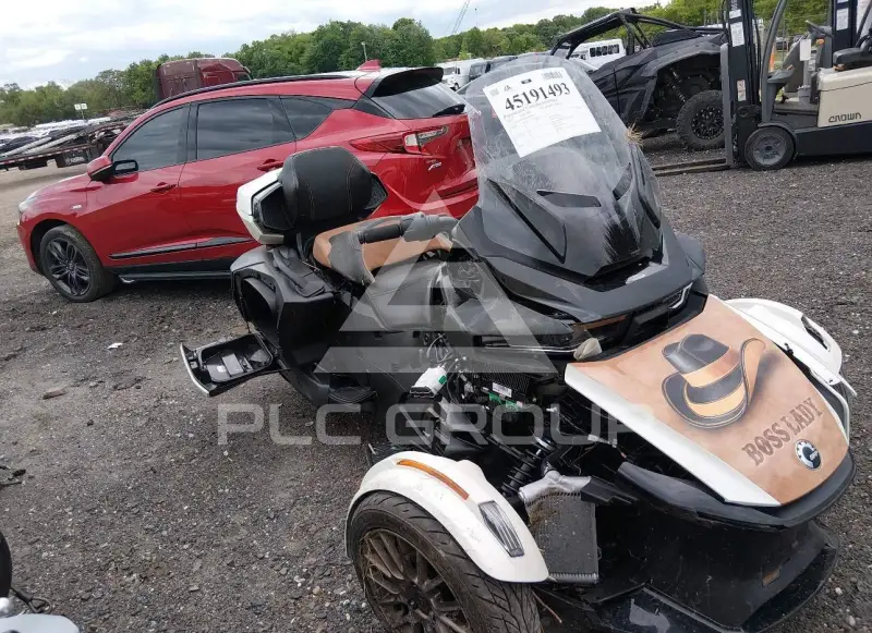 2024 Can-AM SPYDER фото