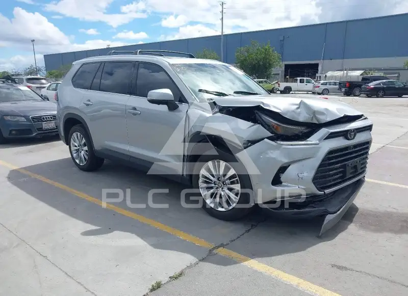 2024 Toyota Highlander photo