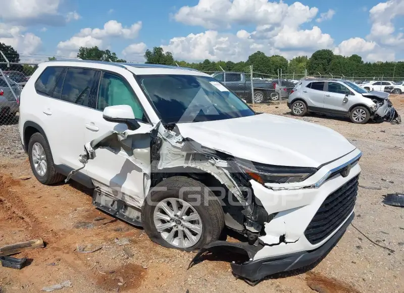 2024 Toyota Highlander photo