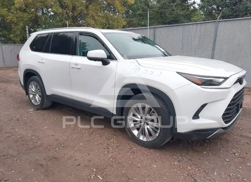 2024 Toyota Highlander photo