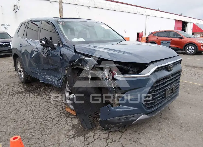2024 Toyota Highlander photo