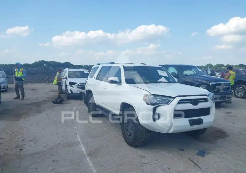 2024 Toyota 4 RUNNER photo