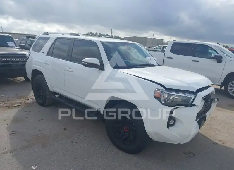 2024 Toyota 4 RUNNER photo