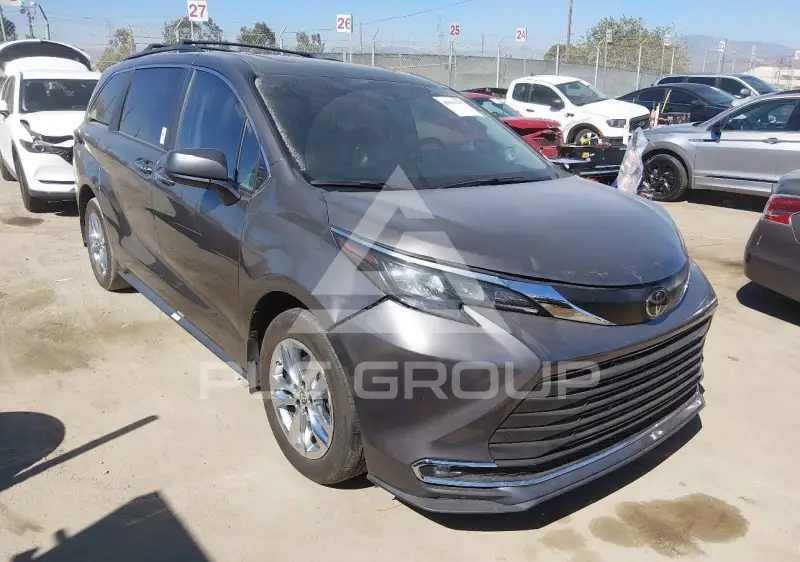 2024 Toyota SIENNA фото
