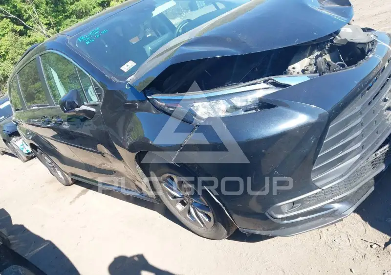 2024 Toyota SIENNA photo
