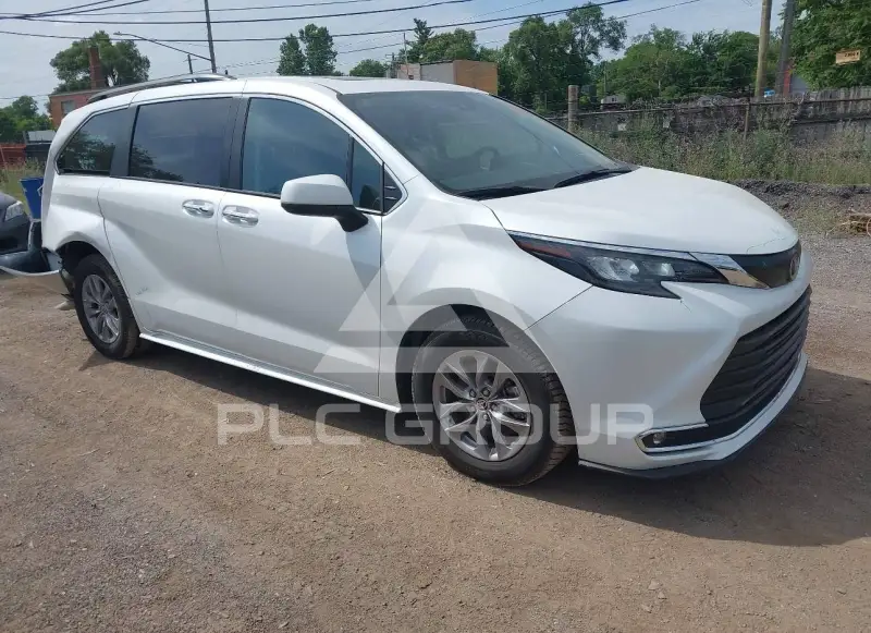 2024 Toyota SIENNA фото