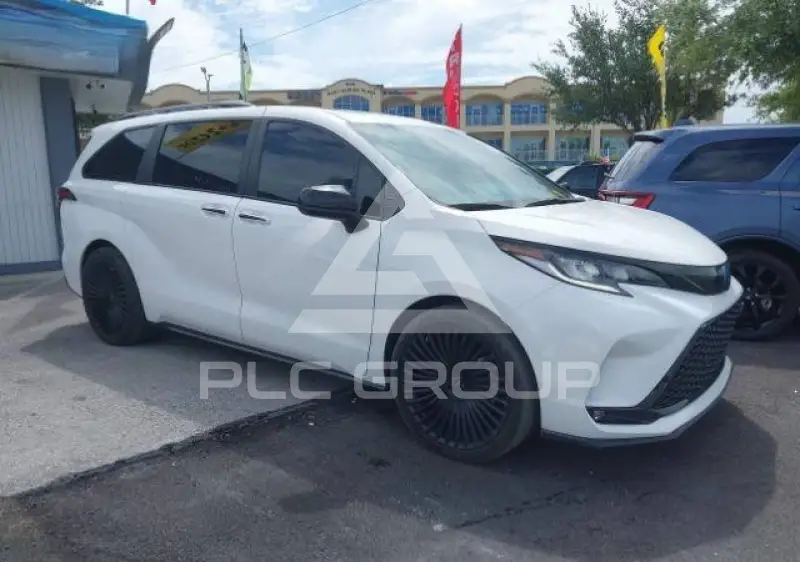 2024 Toyota SIENNA фото