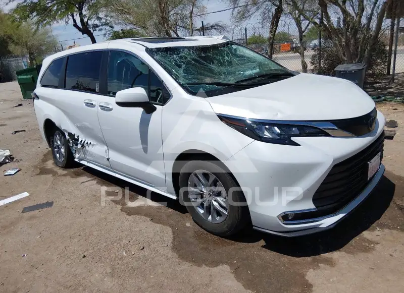 2024 Toyota SIENNA photo