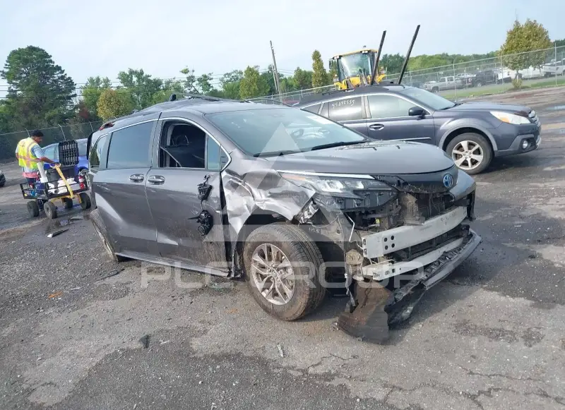 2024 Toyota SIENNA photo