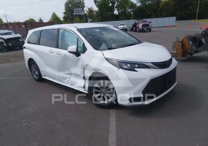 2024 Toyota SIENNA photo