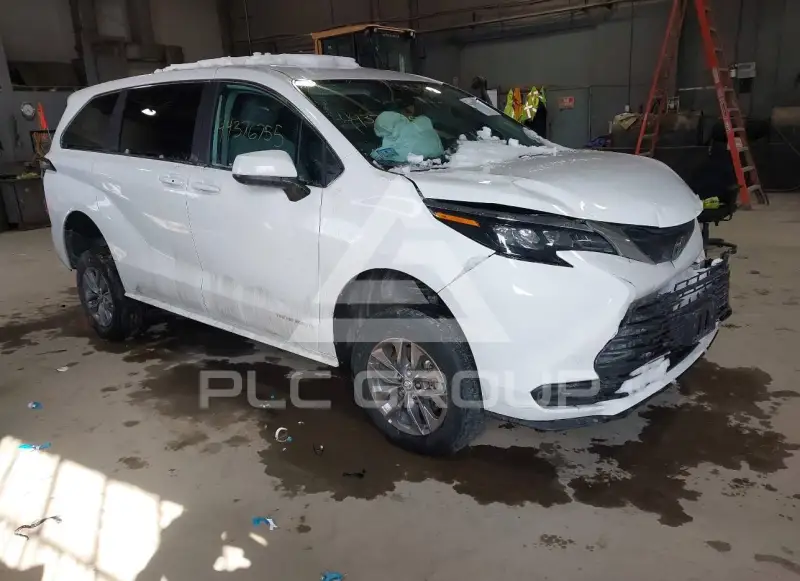 2024 Toyota SIENNA фото