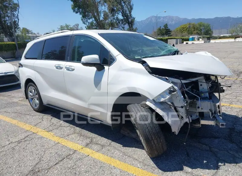 2024 Toyota SIENNA photo