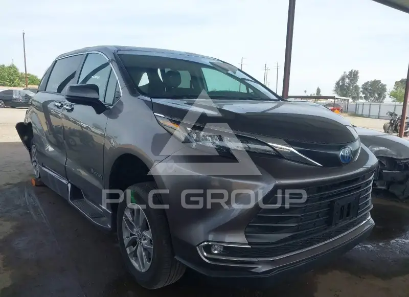 2024 Toyota SIENNA фото