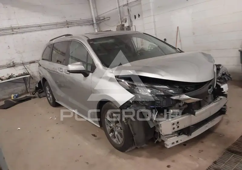 2024 Toyota SIENNA photo