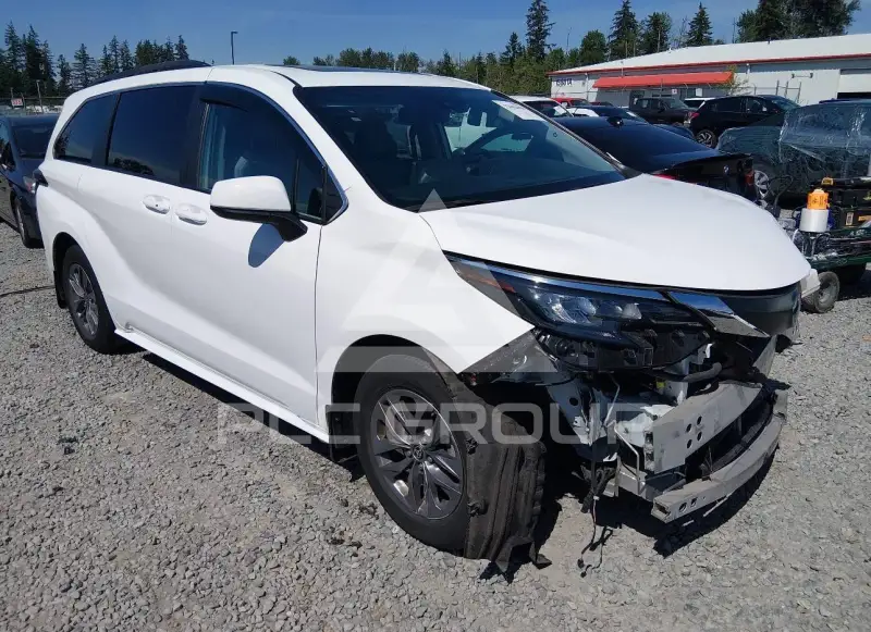 2024 Toyota SIENNA photo