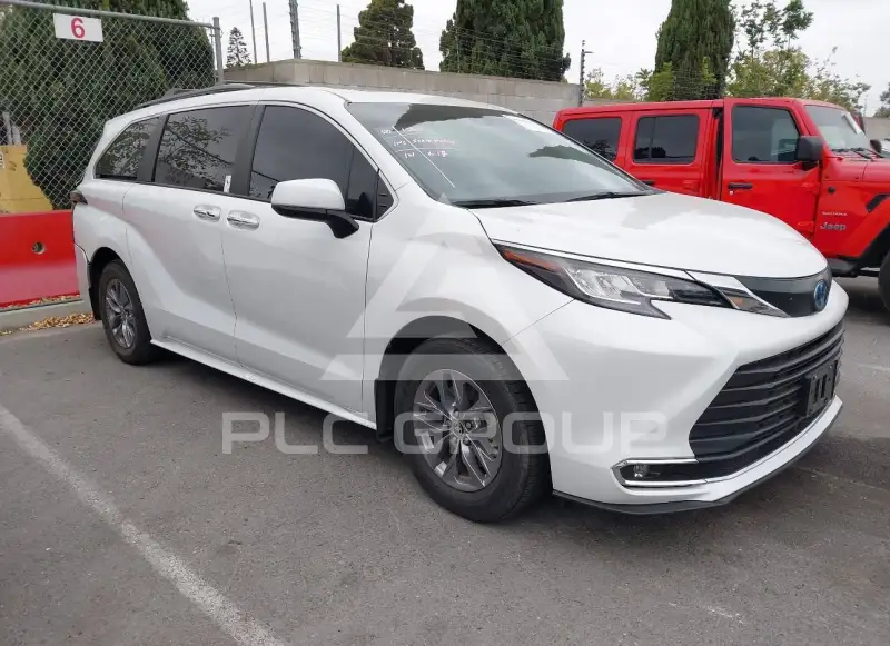 2024 Toyota SIENNA photo
