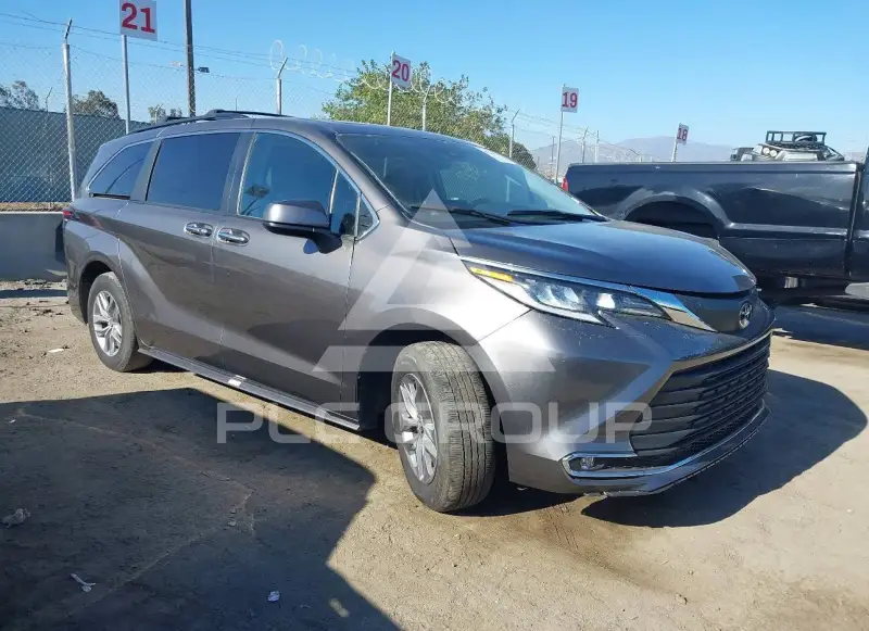 2024 Toyota SIENNA фото