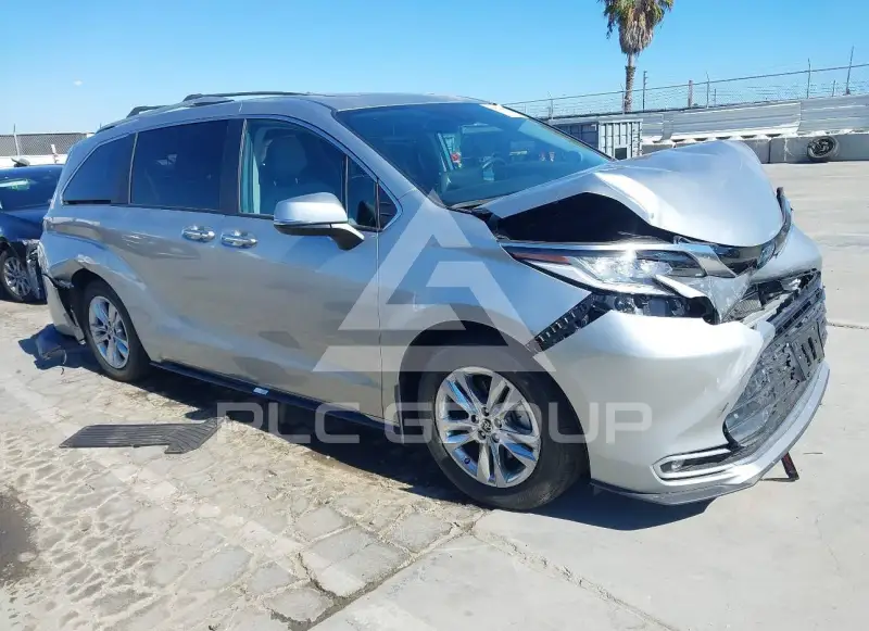 2024 Toyota SIENNA photo