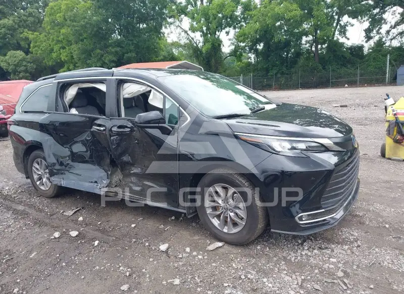 2024 Toyota SIENNA photo