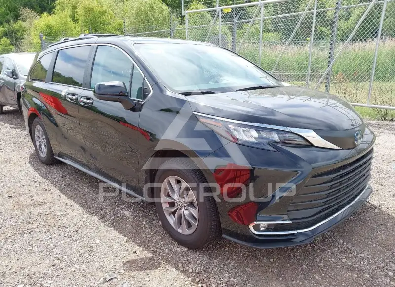 2024 Toyota SIENNA photo