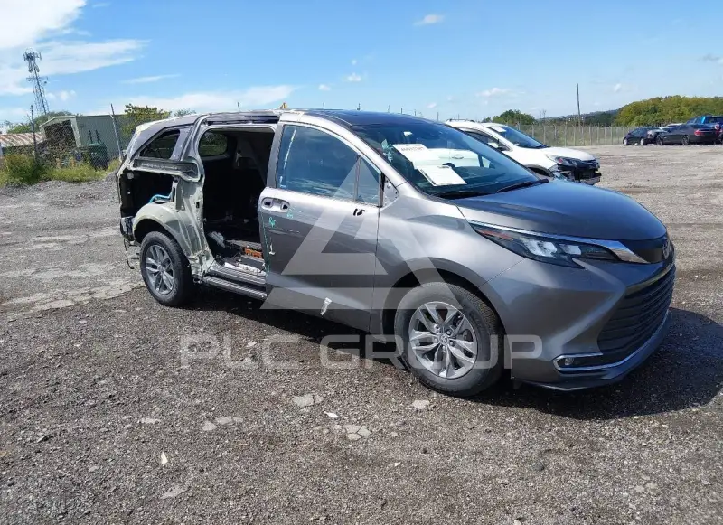 2024 Toyota SIENNA фото
