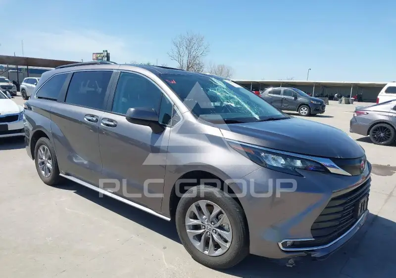 2024 Toyota SIENNA photo