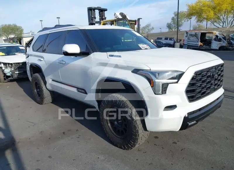 2024 Toyota SEQUOIA фото