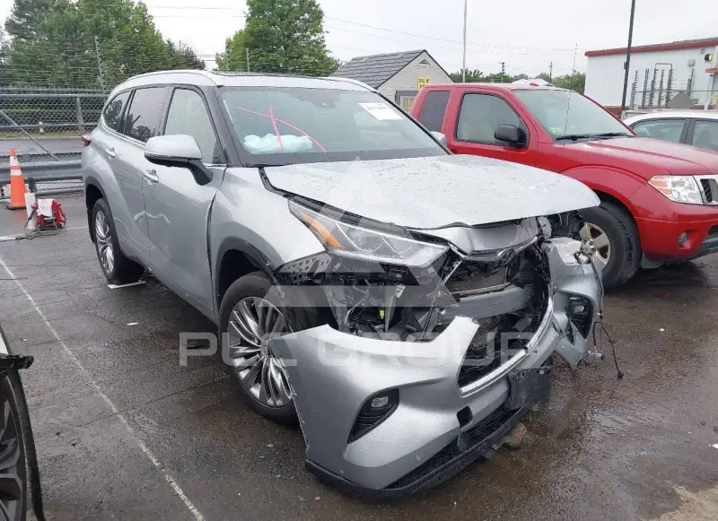 2024 Toyota Highlander photo