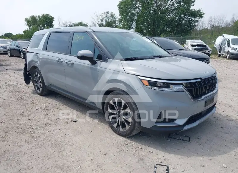 2024 KIA Carnival фото