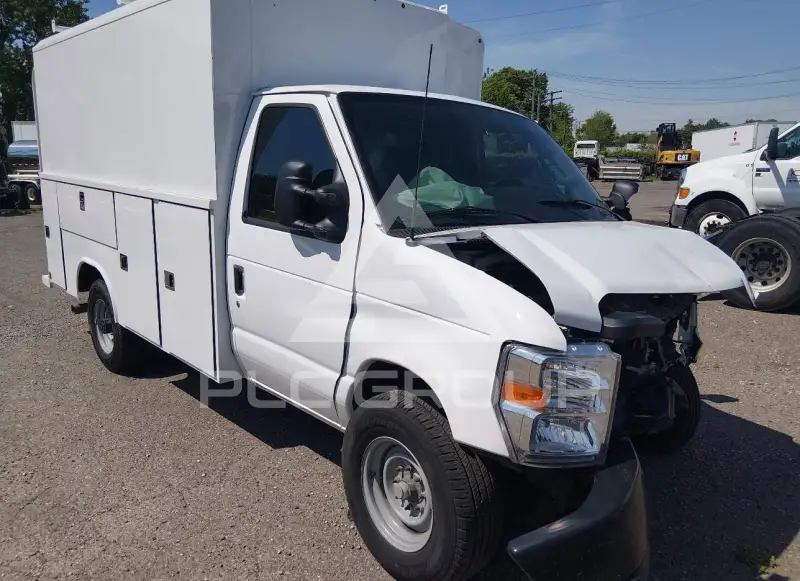 2024 Ford E-350 фото