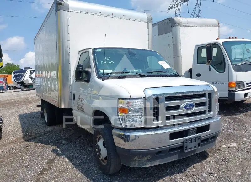 2024 Ford E-350 фото