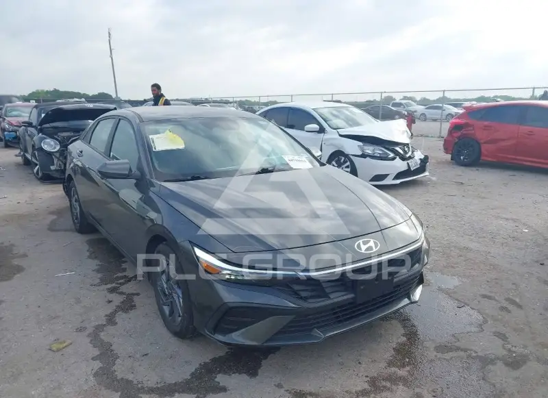 2024 Hyundai Elantra фото