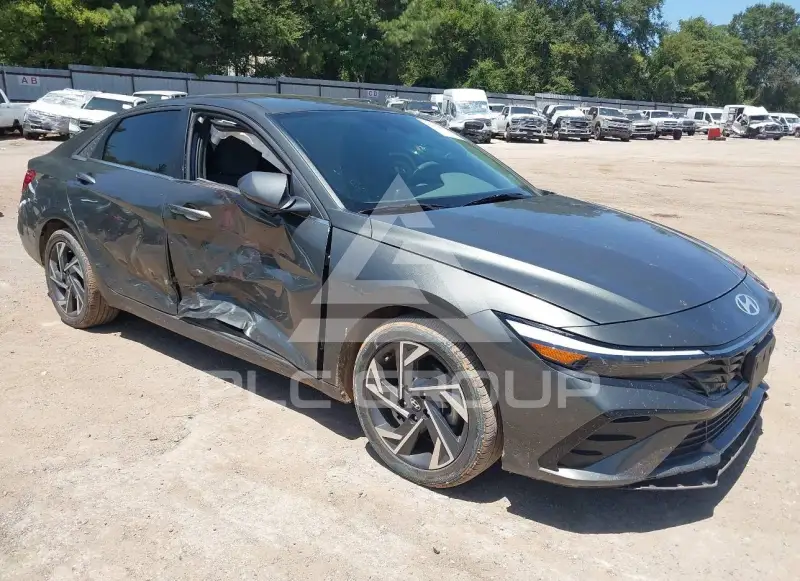 2024 Hyundai Elantra photo