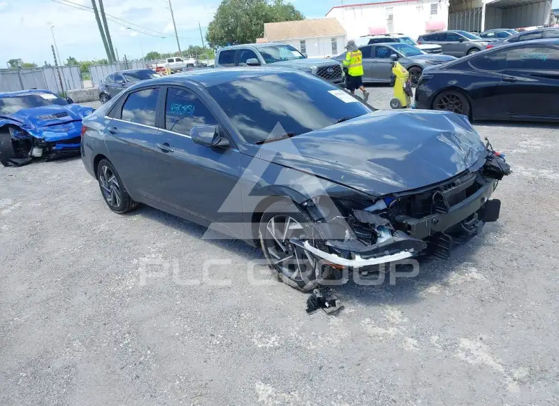 2024 Hyundai Elantra photo