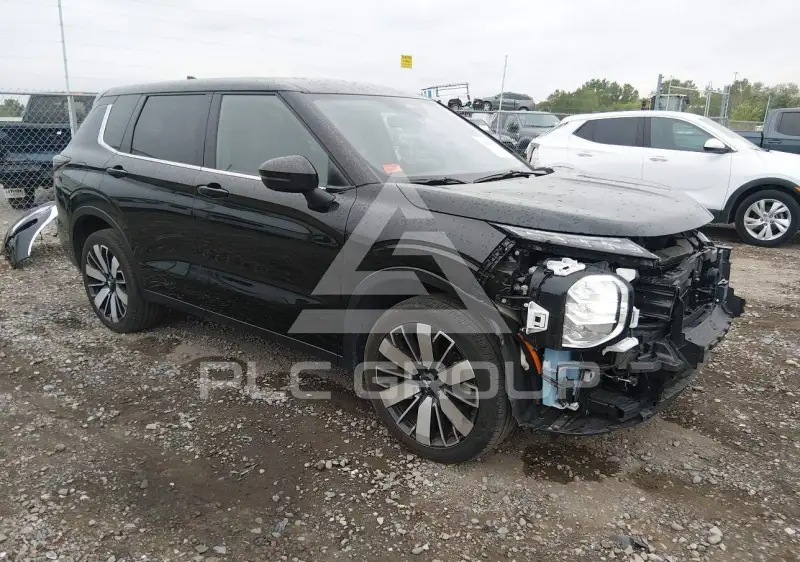 2025 Mitsubishi OUTLANDER photo