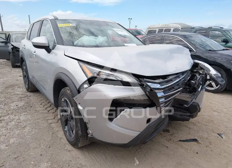 2025 Nissan ROGUE photo