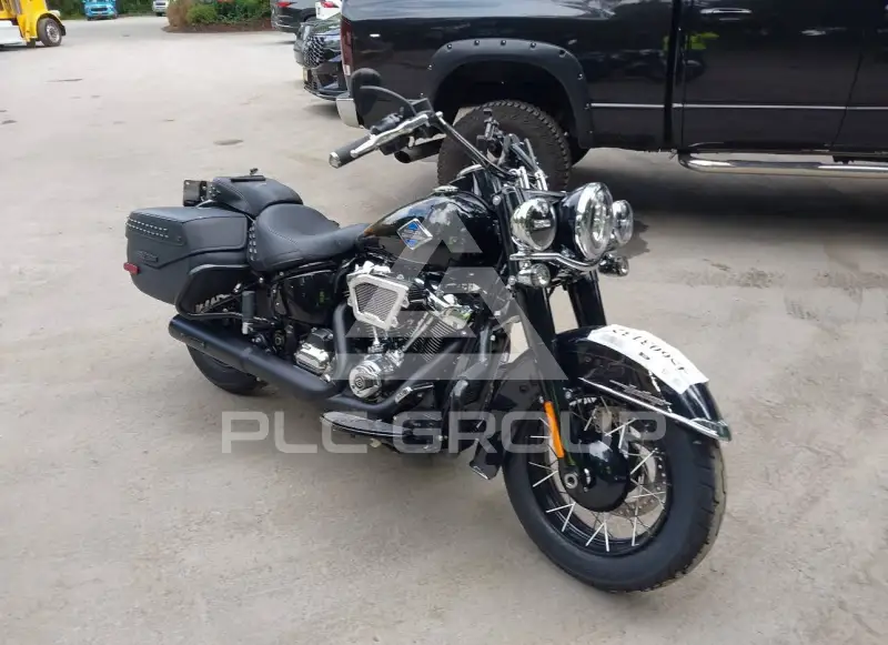 2025 Harley-Davidson FLHC фото