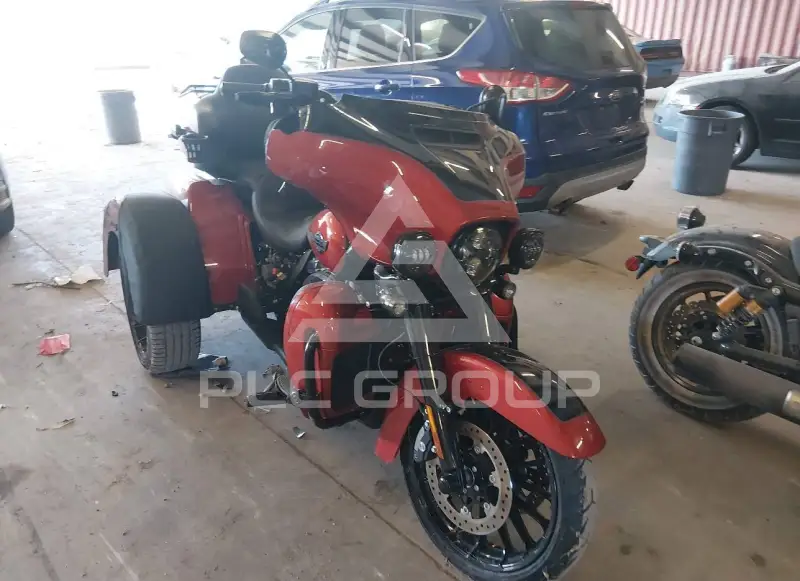 2025 Harley-Davidson FLHTCU photo