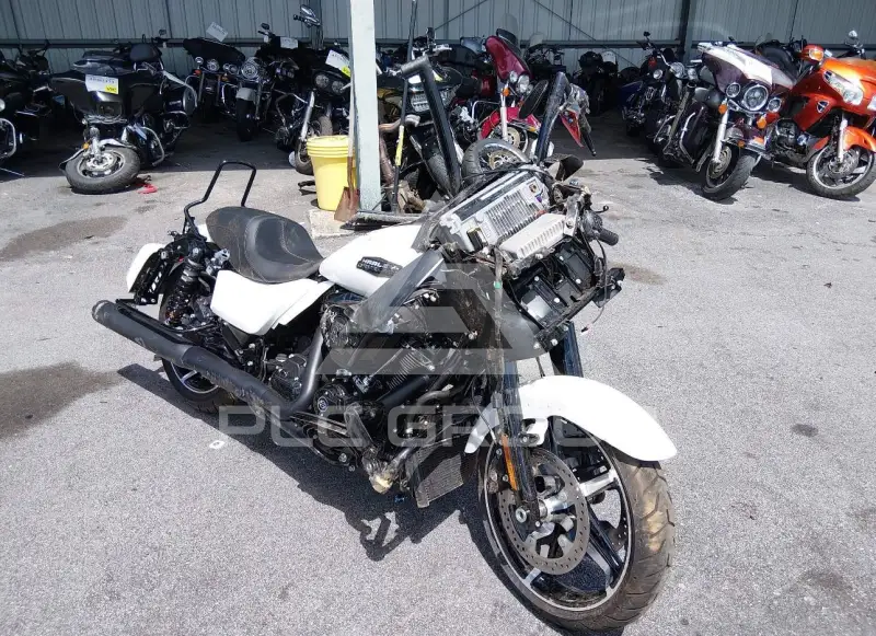 2025 Harley-Davidson FLTRX photo