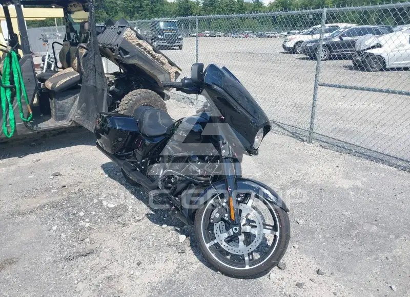 2025 Harley-Davidson FLHX photo