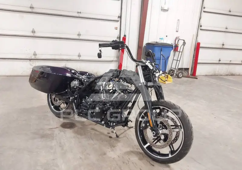 2025 Harley-Davidson FLHX photo