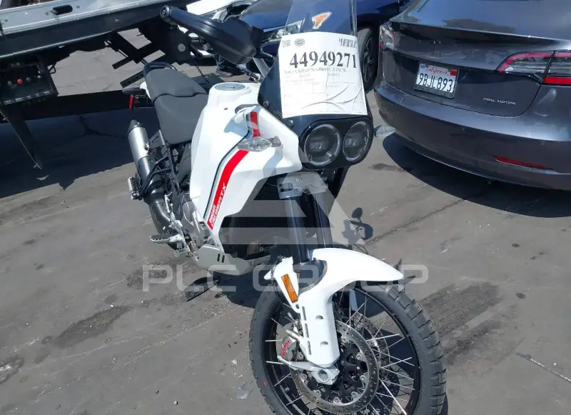 2025 Ducati DesertX фото