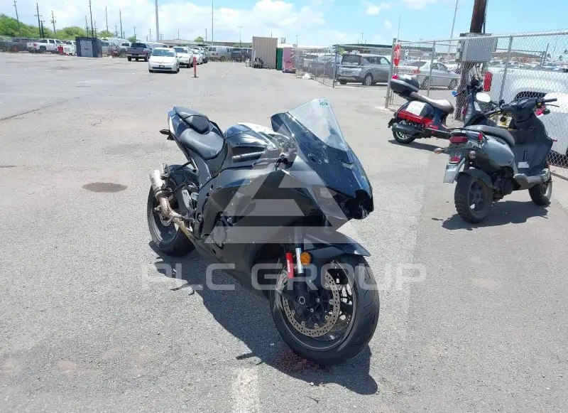 2025 Kawasaki ZX1002 фото