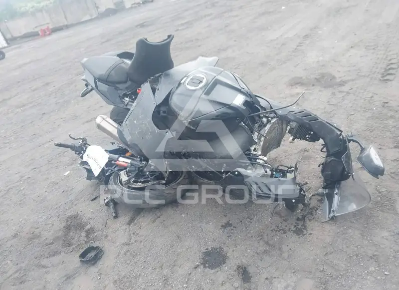 2025 Kawasaki ZX1002 photo