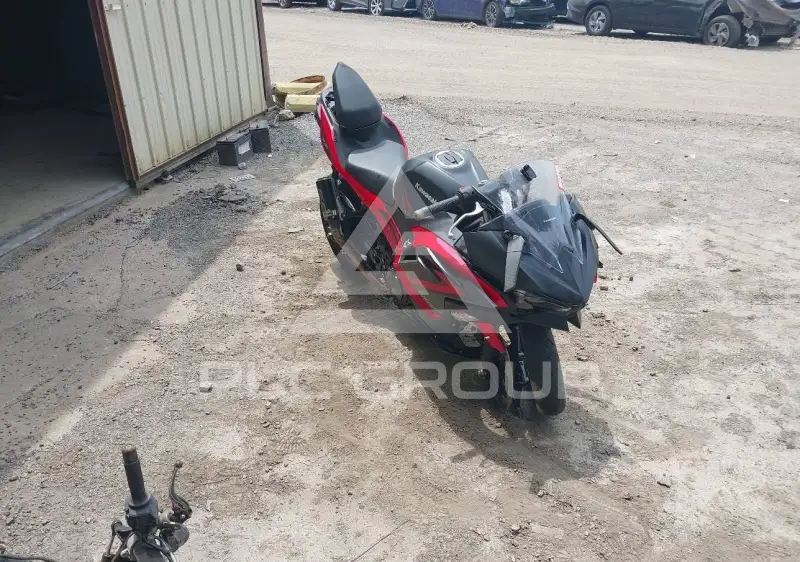 2025 Kawasaki EX500 photo